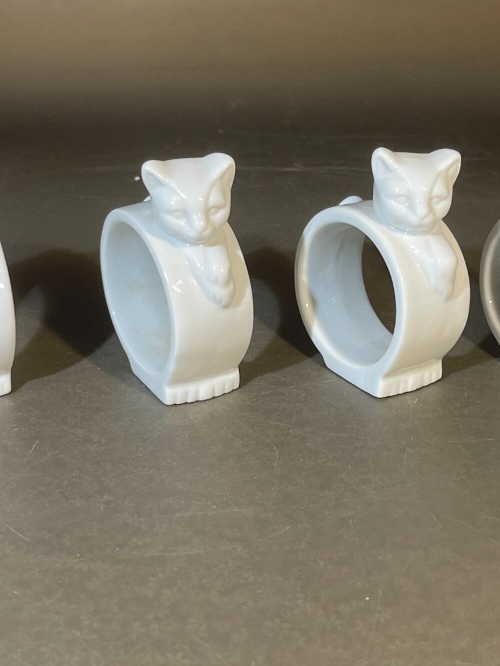 Vintage Crowning Touch Set Of 4 White Porcelain Cat Napkin Rings (#1729)